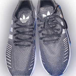 NWT   SWIFT RUN 22 W / size: 9 1/2 women NEW